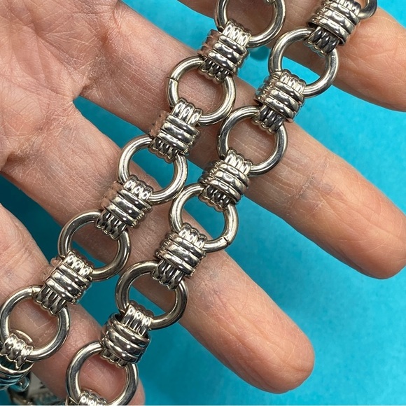 Chunky Chain Link Bracelet With Toggle Clasp - Picture 6 of 6